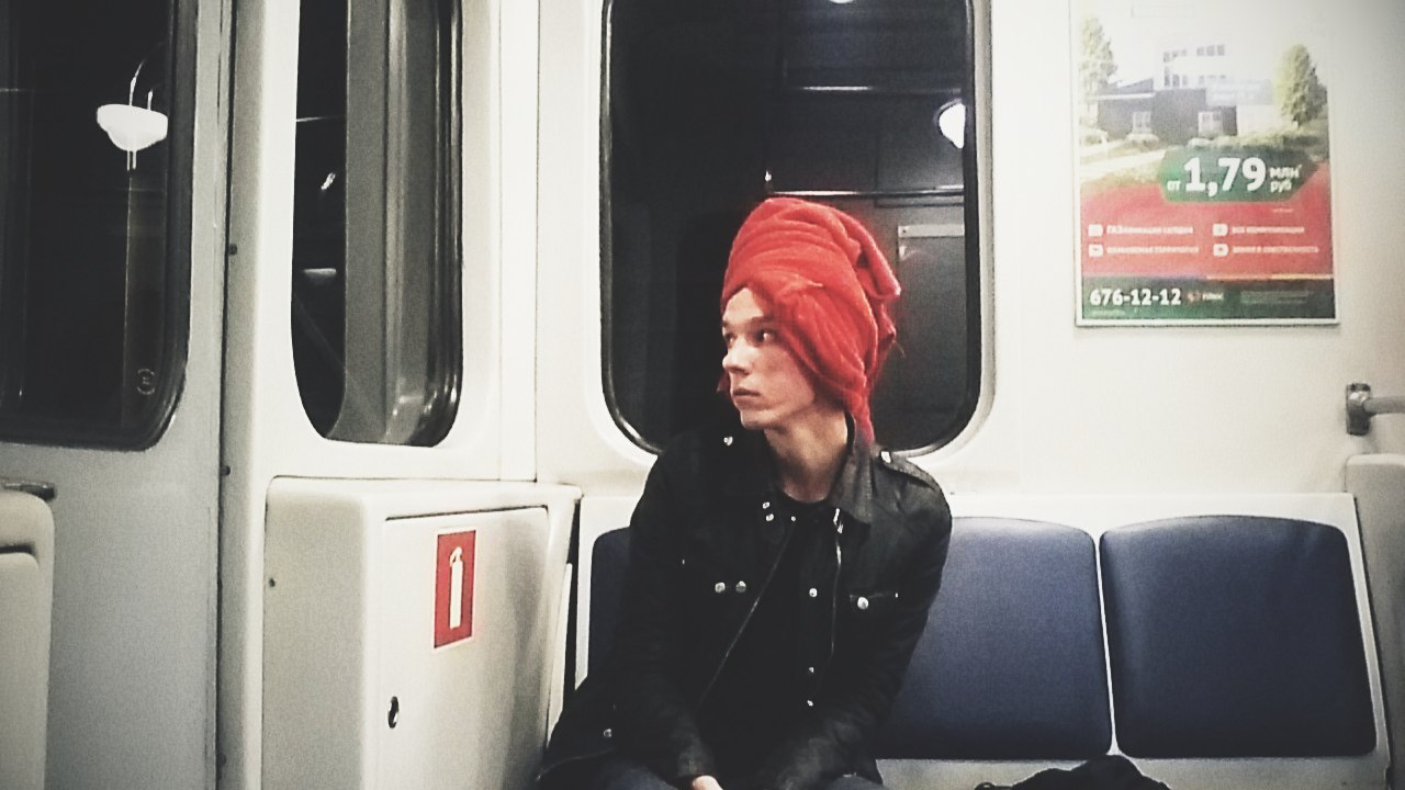 Мода, пощади или самые лихие модники российского метро мода петербургского метро, мода метро, модники в транспорте, странные пассажиры метро