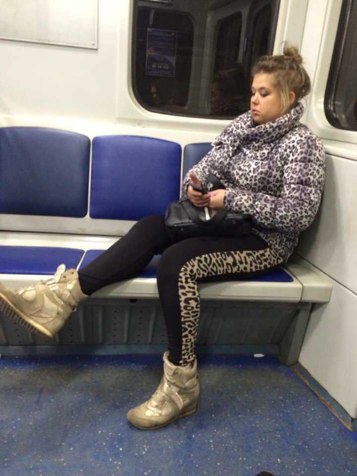 мода петербургского метро, мода метро, модники в транспорте, странные пассажиры метро 