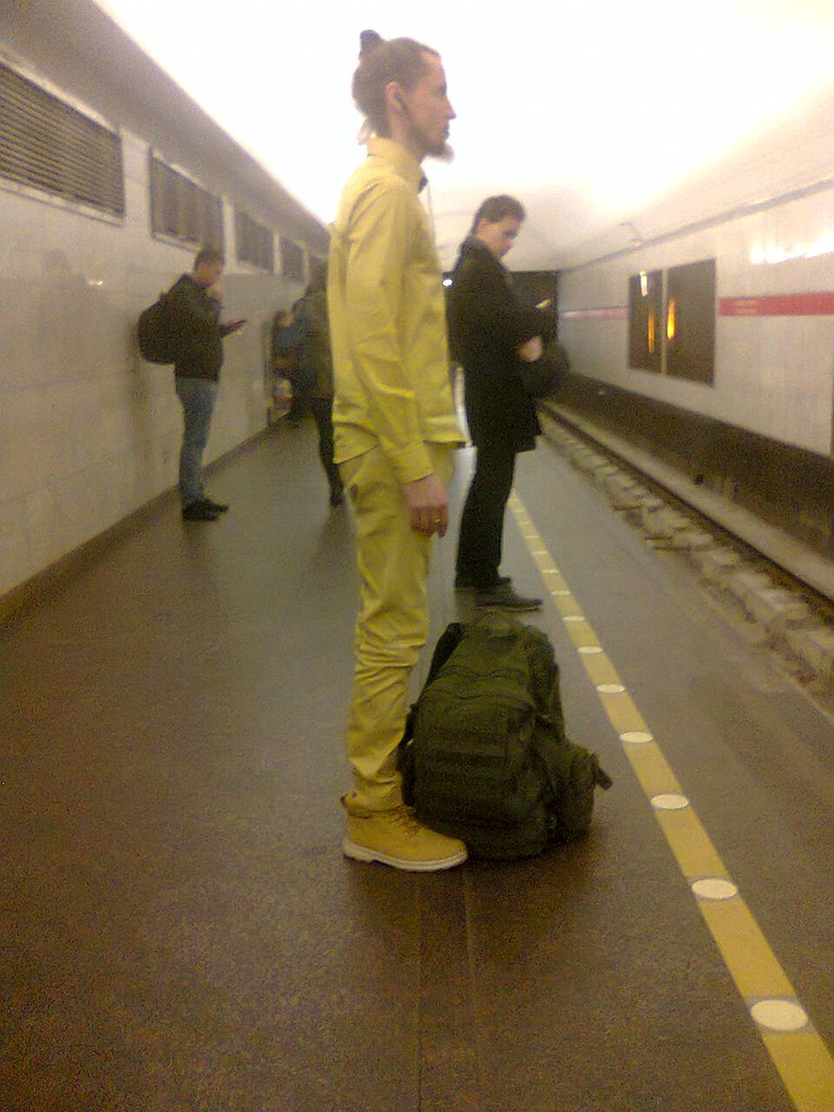 мода петербургского метро, мода метро, модники в транспорте, странные пассажиры метро 
