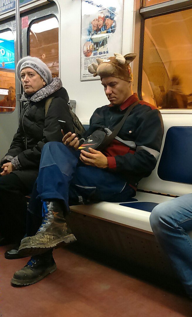 мода петербургского метро, мода метро, модники в транспорте, странные пассажиры метро 