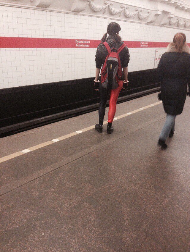 мода петербургского метро, мода метро, модники в транспорте, странные пассажиры метро 