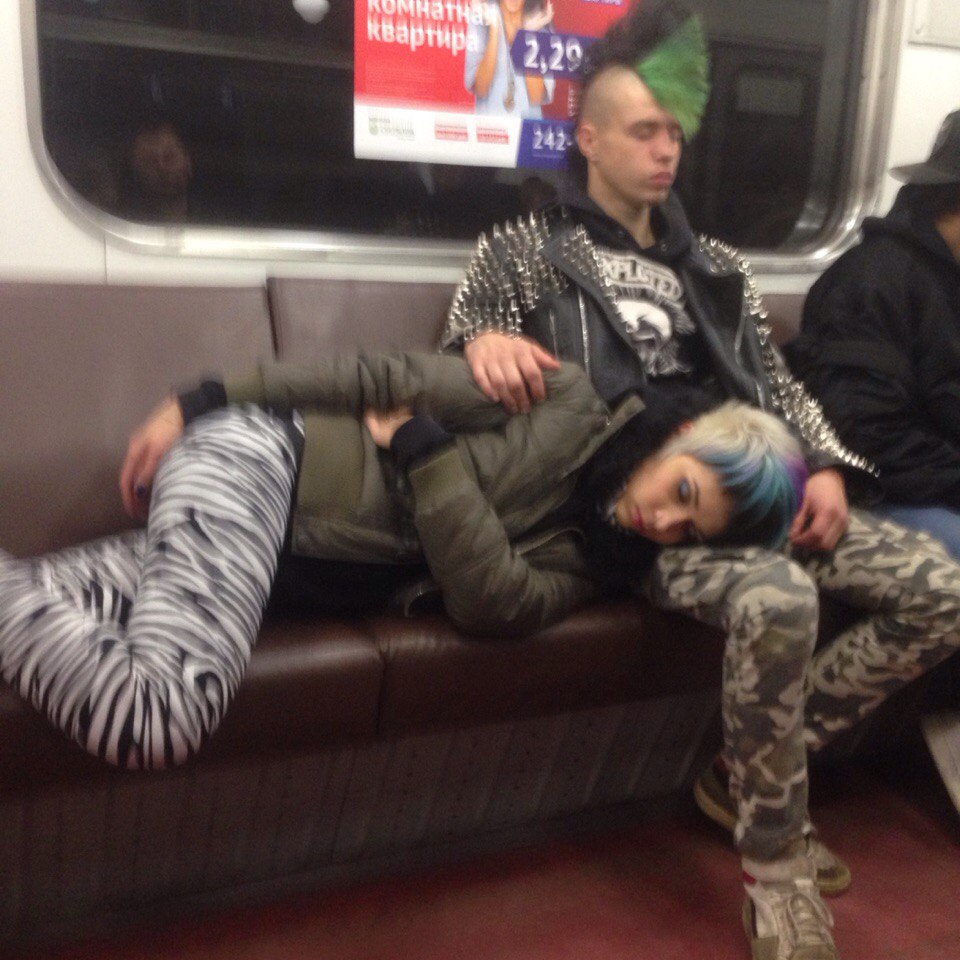 мода петербургского метро, мода метро, модники в транспорте, странные пассажиры метро 