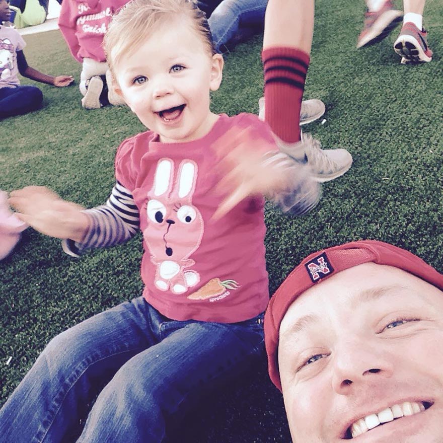 Грег Викест, Greg Wickherst, отец-одиночка делает причёски своей дочери