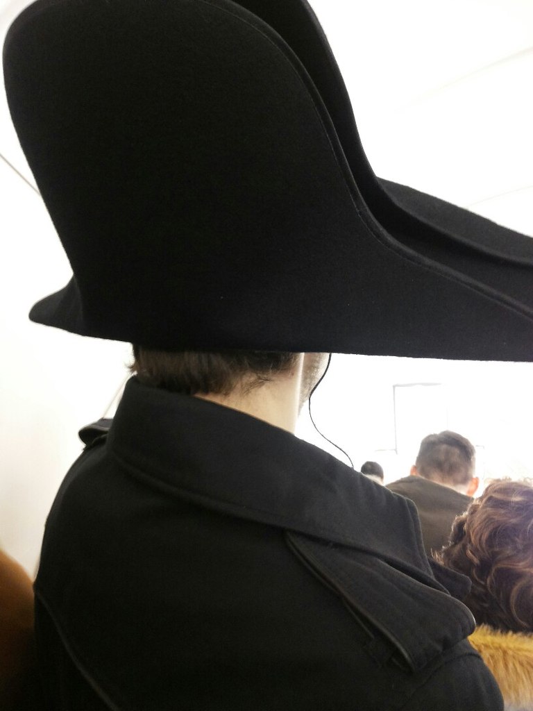 Отчаянные модники петербургского метро модники петербургского метро, мода метро, странные пассажиры метро