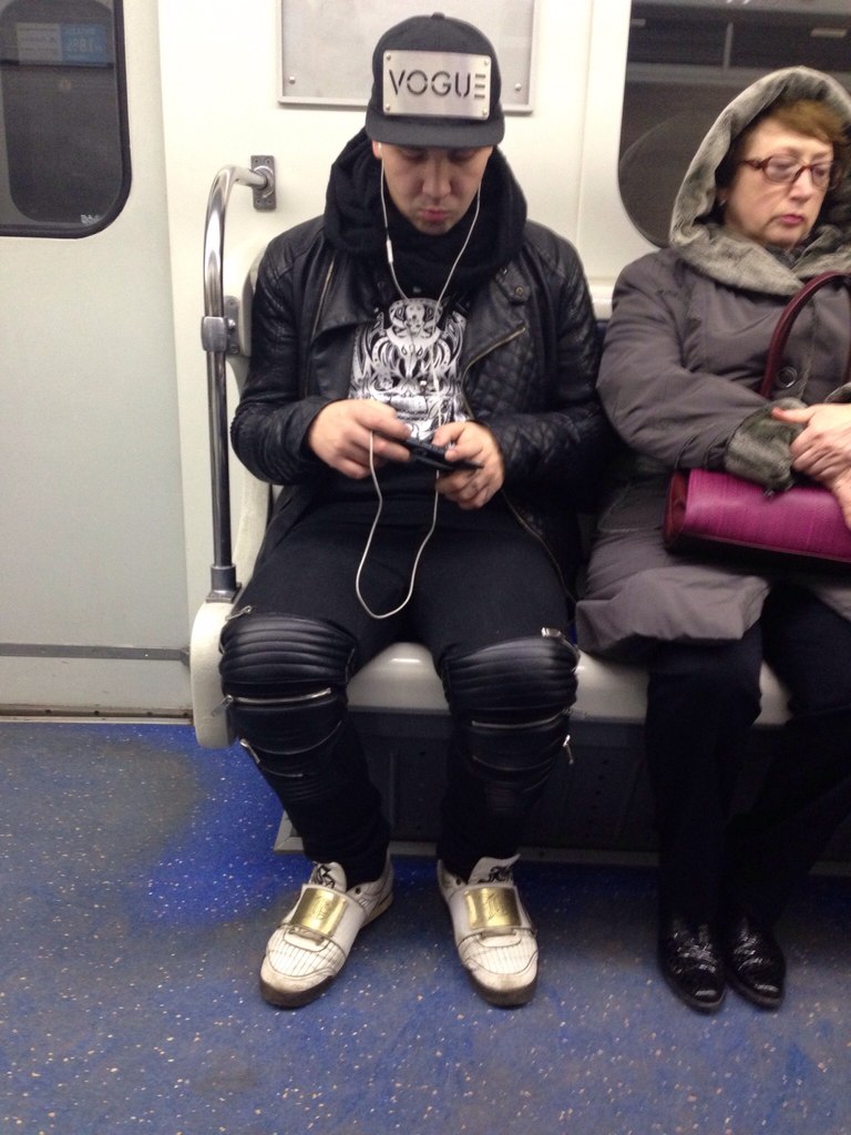 Отчаянные модники петербургского метро модники петербургского метро, мода метро, странные пассажиры метро