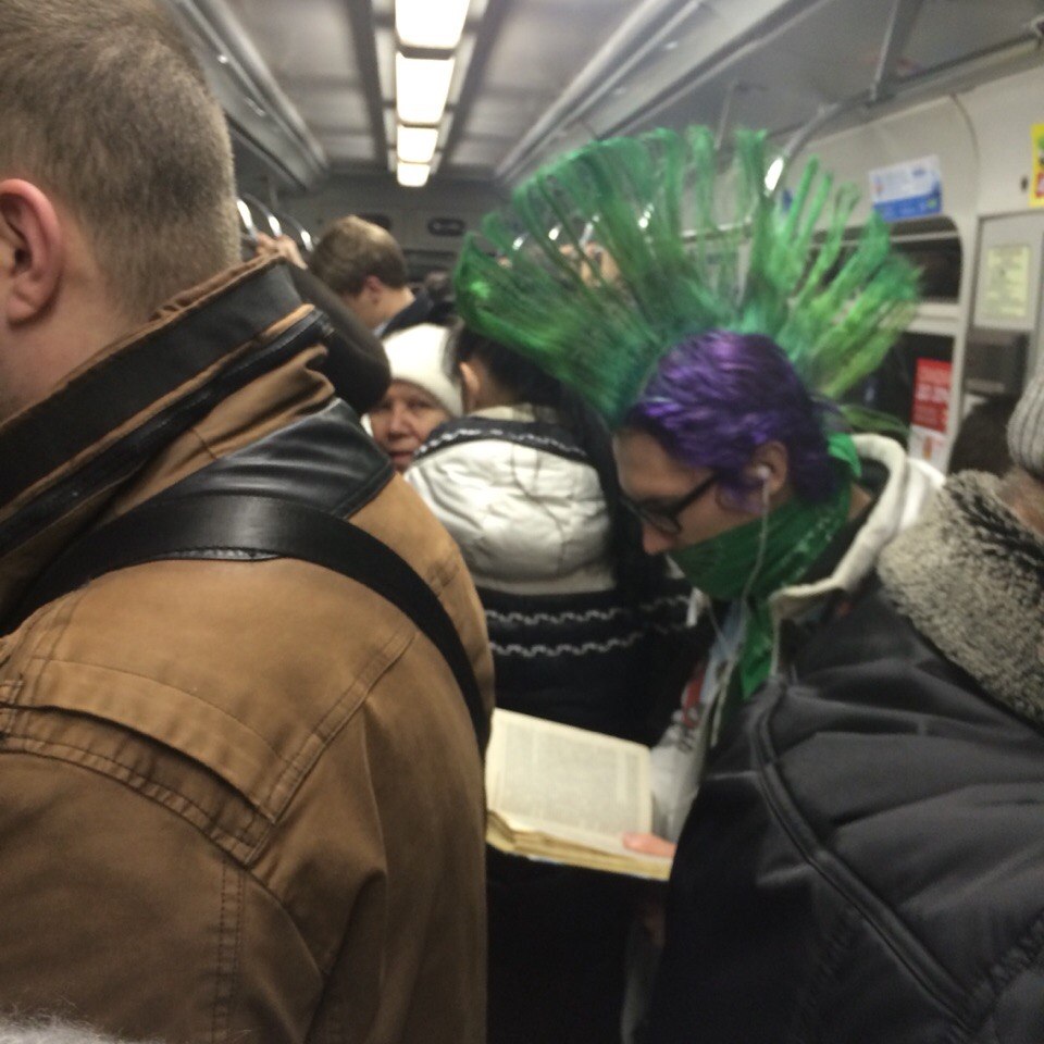 Отчаянные модники петербургского метро модники петербургского метро, мода метро, странные пассажиры метро