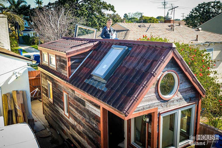 путешествие по миру домик на колесах, пара бросила работу и отправилась в путешествие, внутри дома на колесах, интерьер дома на колесах