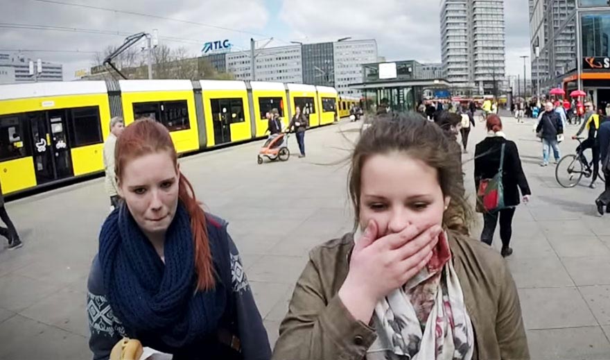 Этот торговый автомат продавал футболки всего по 2 евро, но никто не хотел их покупать Этот торговый автомат продавал футболки по 2 евро, кто производит одежду, Бангладеш производство одежды