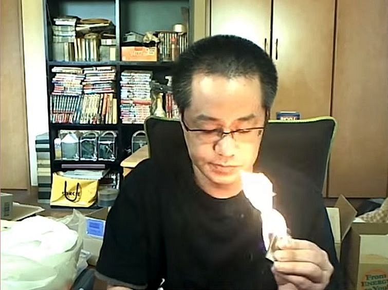 геймер поджег квартиру в прямом эфире, японец сжег квартиру онлайн, стример поджег квартиру в прямом эфире