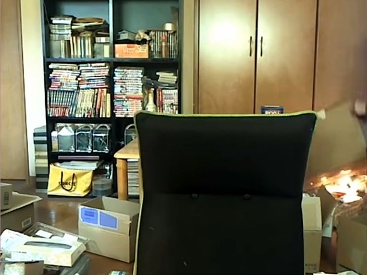 геймер поджег квартиру в прямом эфире, японец сжег квартиру онлайн, стример поджег квартиру в прямом эфире