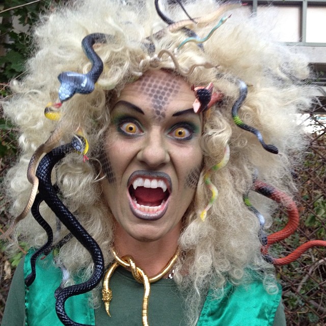 впечатляющие костюмы  Хэллоуина, жуткий грим для Хэллоуина