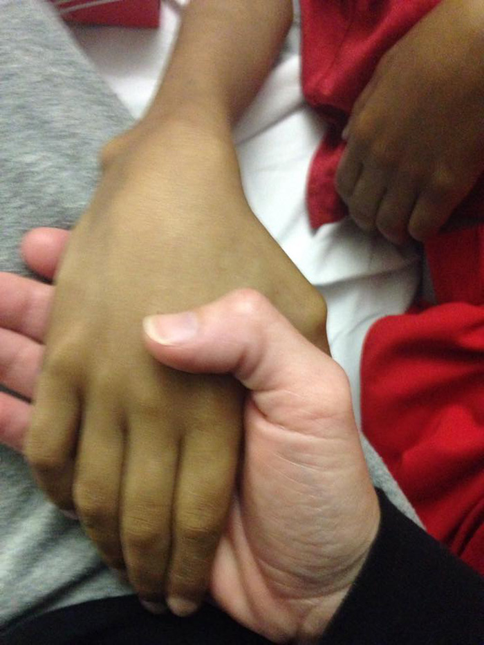 Мама попросила фотографа добавить её покойного сына в свадебную фотографию