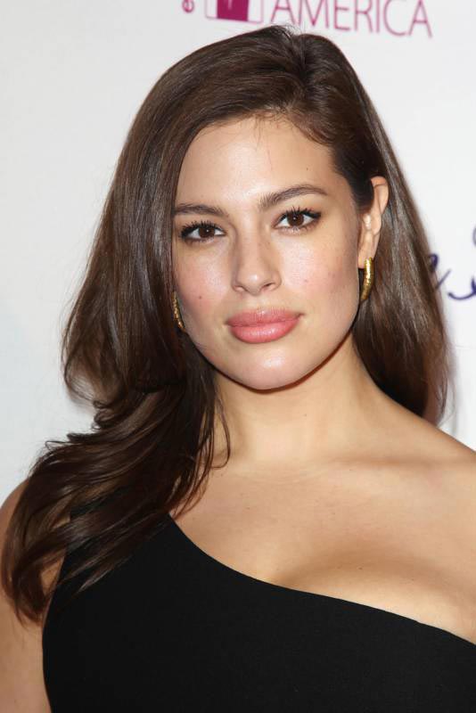 На страницах Sports Illustrated появится модель с нестандартными формами Ashley Graham, Ashley Graham Sports Illustrated, Эшли Грэм