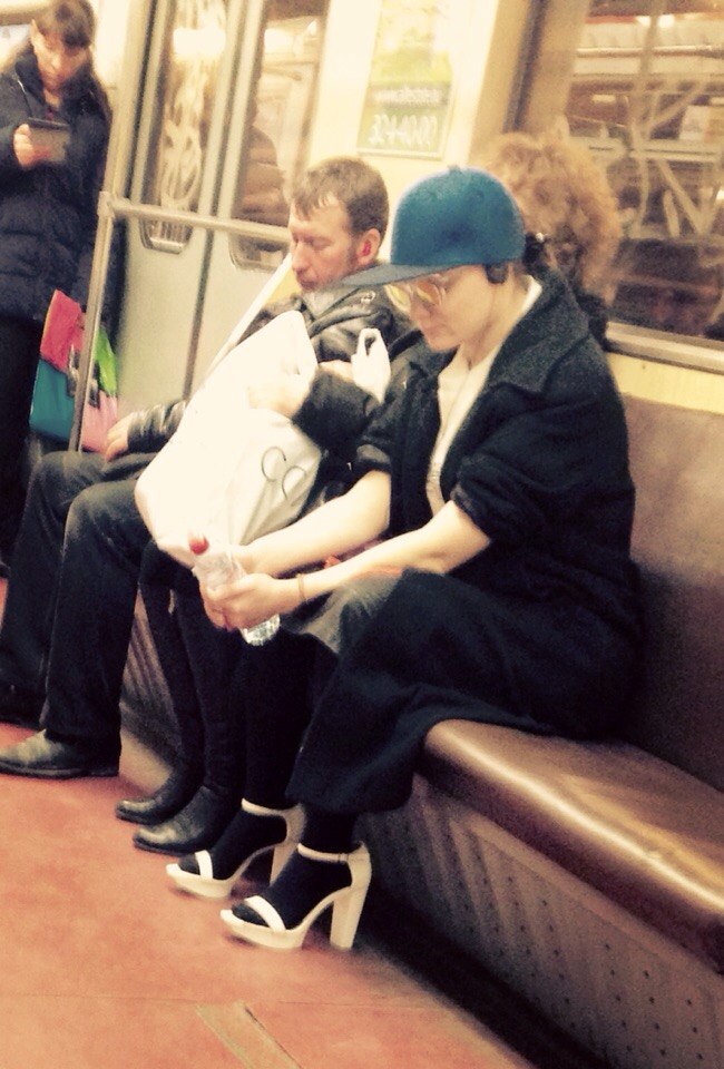 мода петербургского метро, мода метро, модники в транспорте, странные пассажиры метро 