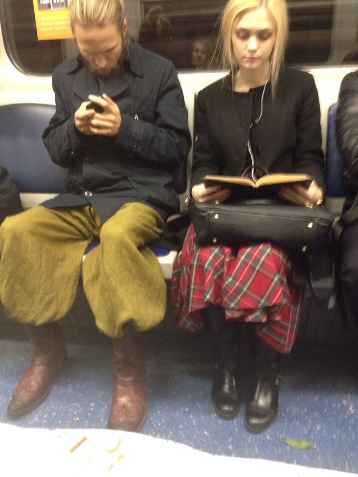 мода петербургского метро, мода метро, модники в транспорте, странные пассажиры метро 