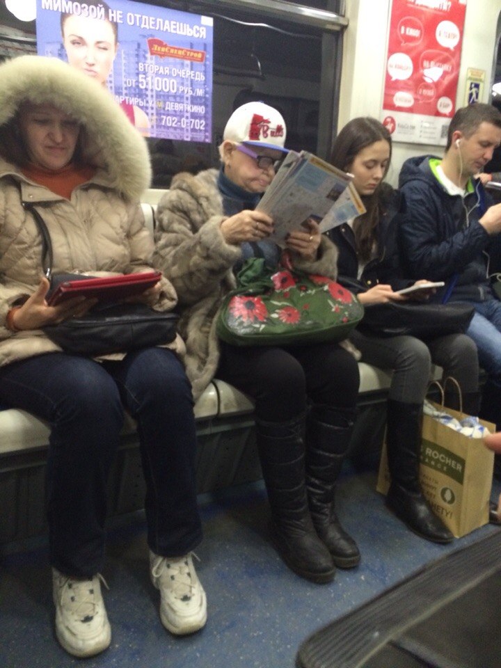 мода петербургского метро, мода метро, модники в транспорте, странные пассажиры метро 