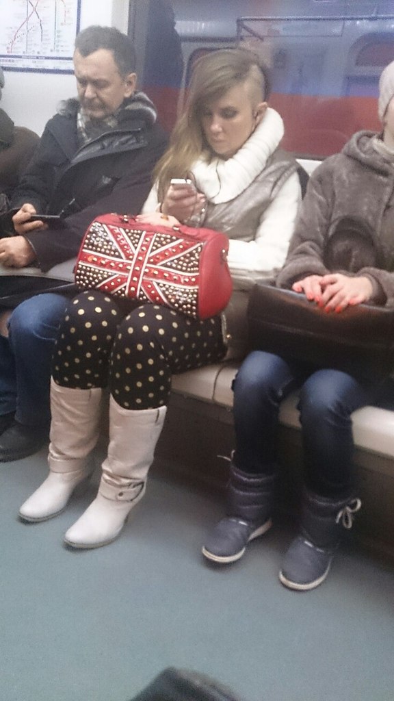 мода петербургского метро, мода метро, модники в транспорте, странные пассажиры метро 