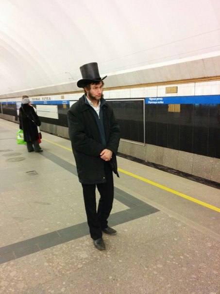 мода петербургского метро, мода метро, модники в транспорте, странные пассажиры метро 