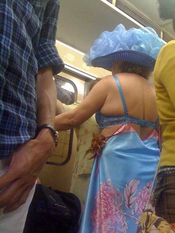 мода петербургского метро, мода метро, модники в транспорте, странные пассажиры метро 