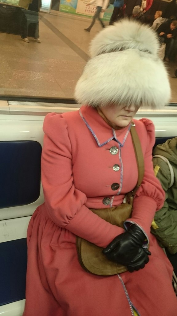 мода петербургского метро, мода метро, модники в транспорте, странные пассажиры метро 