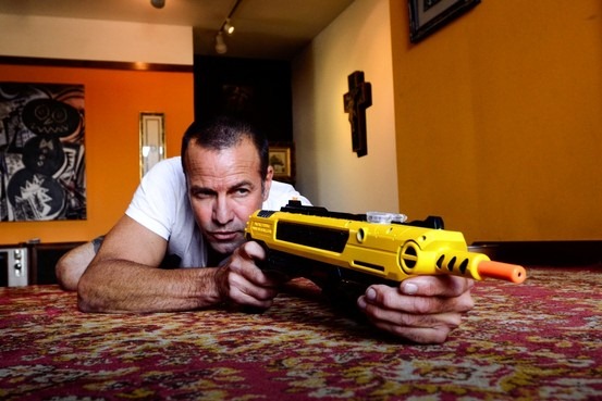 солевое ружье, Bug-a-Salt, ружье стреляющее солью в мух, стреляет солью в мух