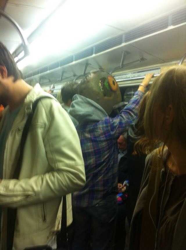 мода петербургского метро, мода метро, модники в транспорте, странные пассажиры метро 