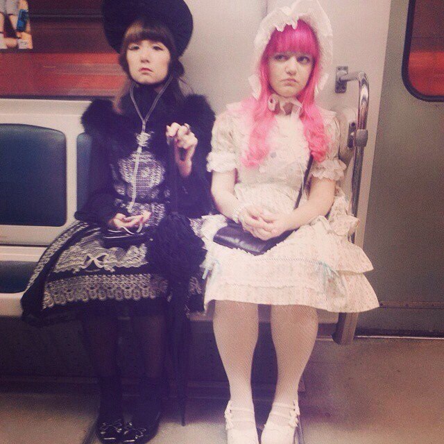 мода петербургского метро, мода метро, модники в транспорте, странные пассажиры метро 