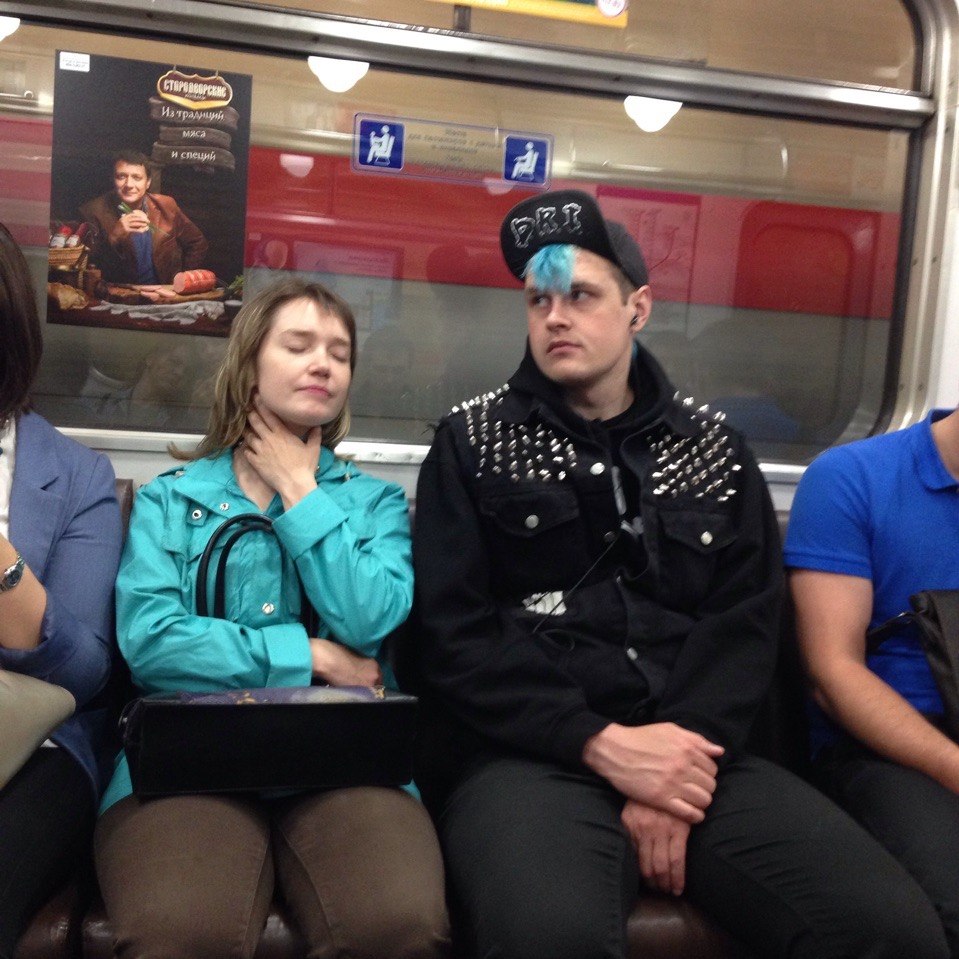 мода петербургского метро, мода метро, модники в транспорте, странные пассажиры метро 