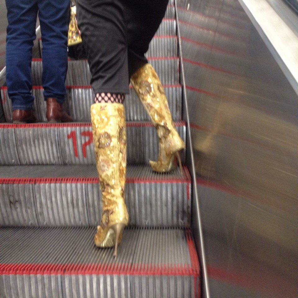 мода петербургского метро, мода метро, модники в транспорте, странные пассажиры метро 