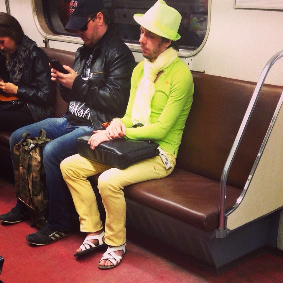 мода петербургского метро, мода метро, модники в транспорте, странные пассажиры метро 