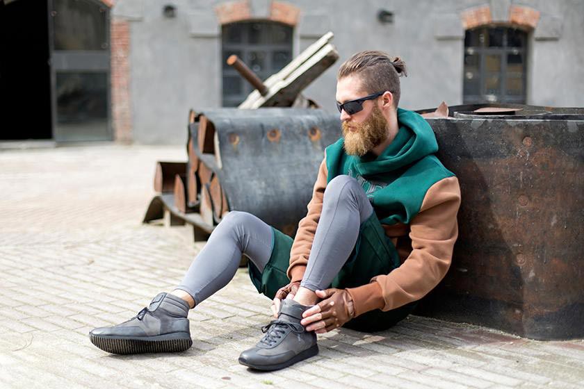 Двойной удар: привлекательные бородатые красавцы с гульками привлекательные бородатые красавцы с гульками, борода и гулька, парни с длинными волосами