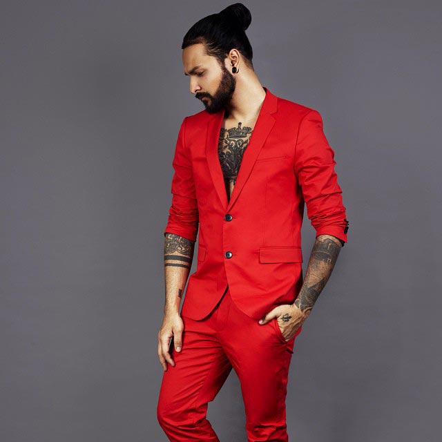 Двойной удар: привлекательные бородатые красавцы с гульками привлекательные бородатые красавцы с гульками, борода и гулька, парни с длинными волосами