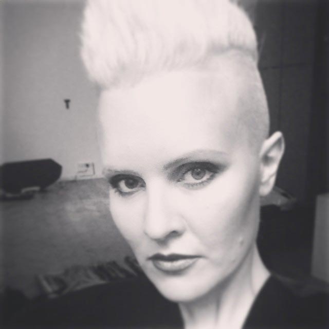 Ли де Врис, Leigh de Vries, Воображаемое уродство, себя на самом деле чувствуют дисморфобия, фейковая опухоль на лице девушки