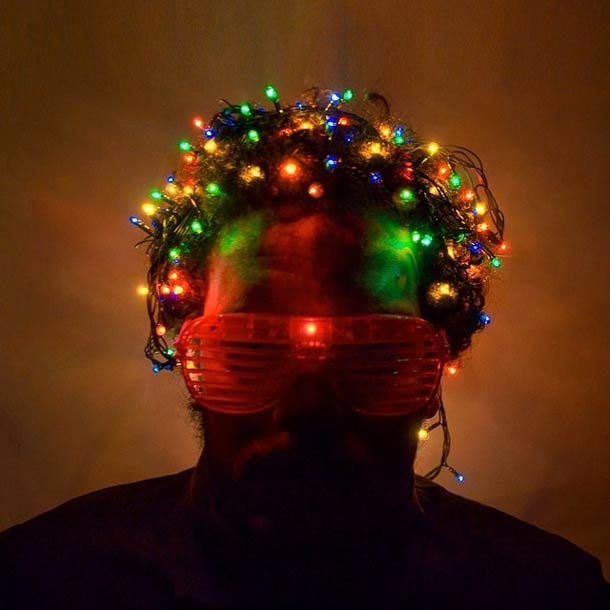 Ахмад Эль-Аби, Ahmad El-Abi, фотограф фарширует свои волосы всем что попадается ему под руку