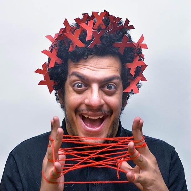 Ахмад Эль-Аби, Ahmad El-Abi, фотограф фарширует свои волосы всем что попадается ему под руку