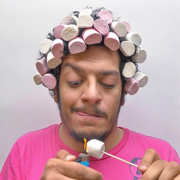 Ахмад Эль-Аби, Ahmad El-Abi, фотограф фарширует свои волосы всем что попадается ему под руку
