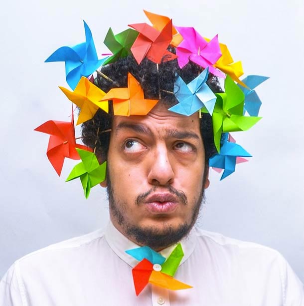 Ахмад Эль-Аби, Ahmad El-Abi, фотограф фарширует свои волосы всем что попадается ему под руку