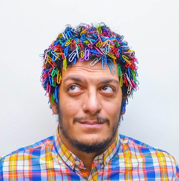 Ахмад Эль-Аби, Ahmad El-Abi, фотограф фарширует свои волосы всем что попадается ему под руку