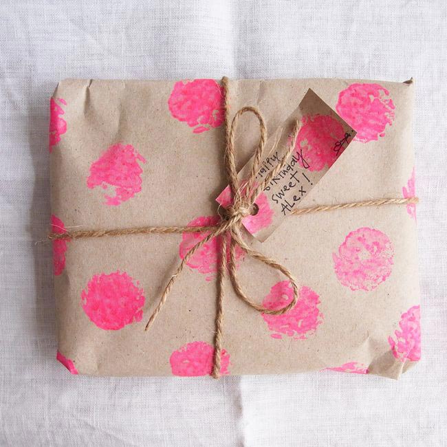 упаковка подарка к 8 марта, как красиво упаковать подарок