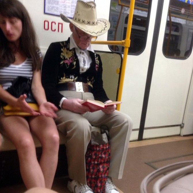 мода петербургского метро, мода метро, модники в транспорте, странные пассажиры метро 