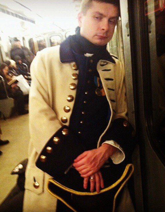 мода петербургского метро, мода метро, модники в транспорте, странные пассажиры метро 