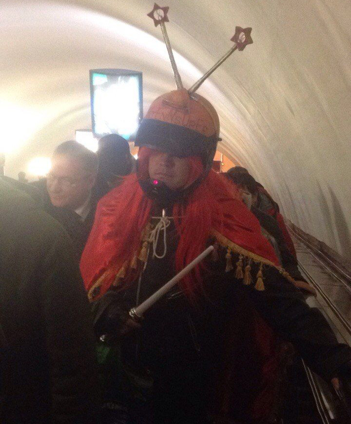 мода петербургского метро, мода метро, модники в транспорте, странные пассажиры метро 