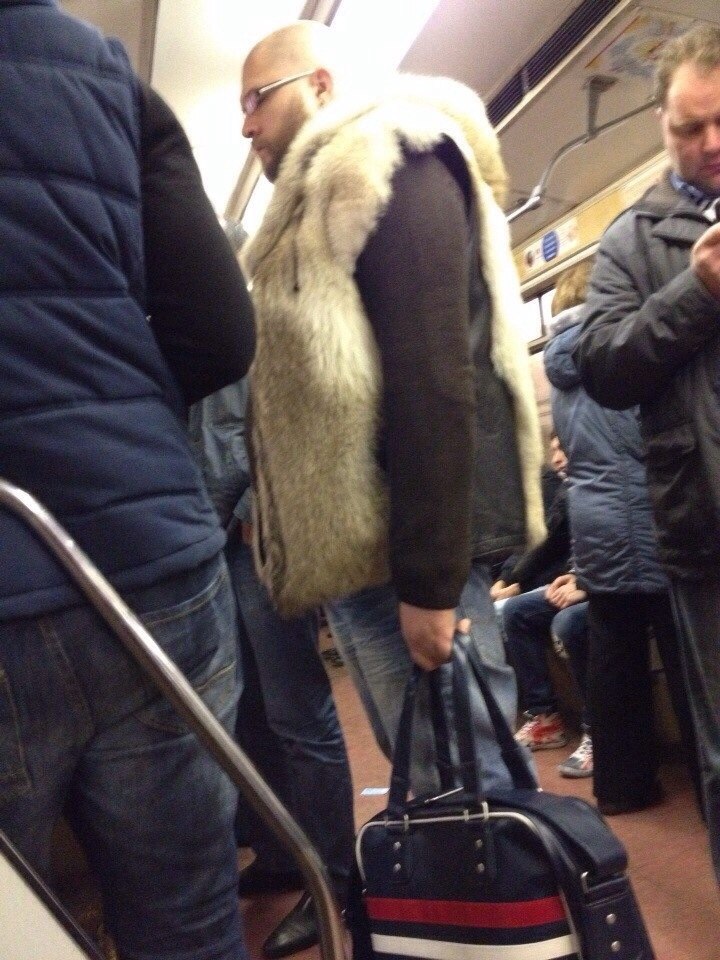 мода петербургского метро, мода метро, модники в транспорте, странные пассажиры метро 