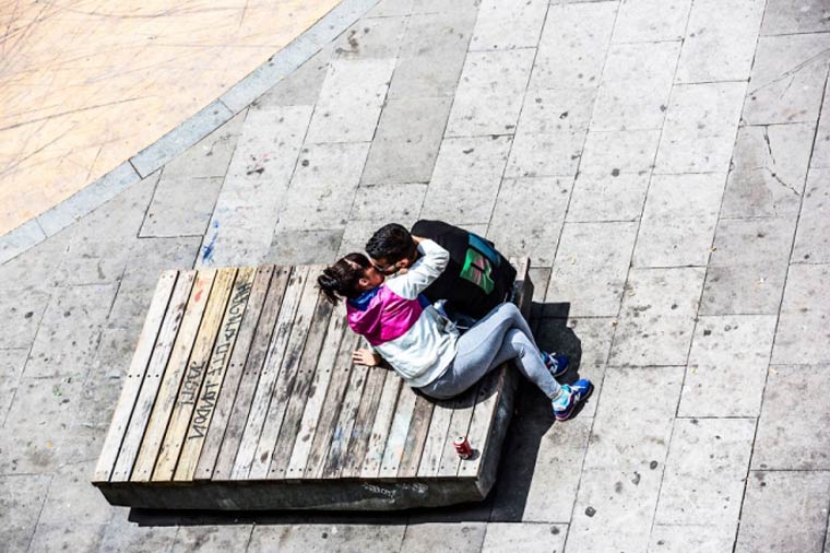 жизнь скамейки, Габор Эрднли, Gabor Erdely, снимал скамейку в течение года,  скамейка в Барселоне