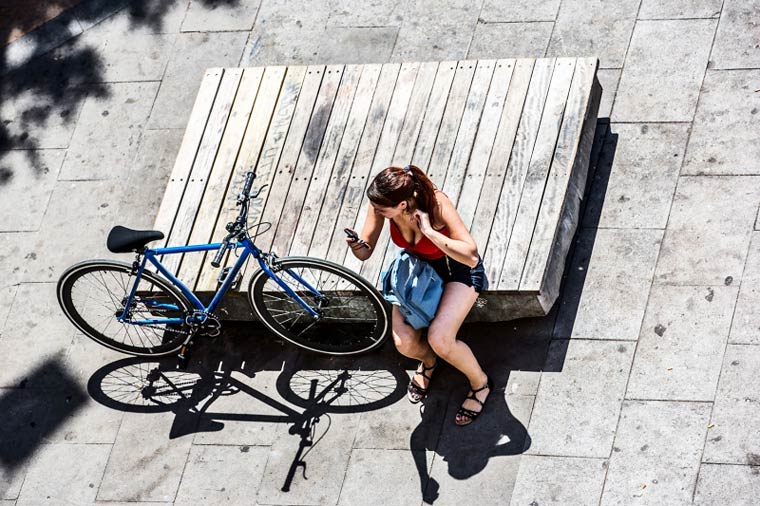 жизнь скамейки, Габор Эрднли, Gabor Erdely, снимал скамейку в течение года,  скамейка в Барселоне