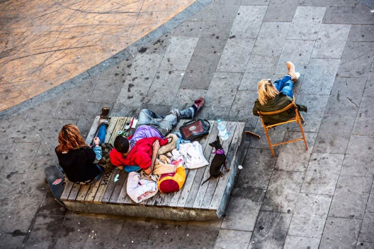 жизнь скамейки, Габор Эрднли, Gabor Erdely, снимал скамейку в течение года,  скамейка в Барселоне