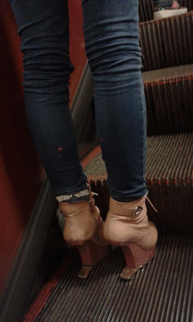 мода петербургского метро, мода метро, модники в транспорте, странные пассажиры метро 