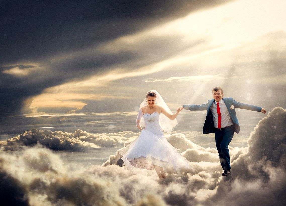 Жених привезу. Свадебные фотографии. Свадьба в небе. Оригинальные Свадебные фотографии. Свадьба на небесах.