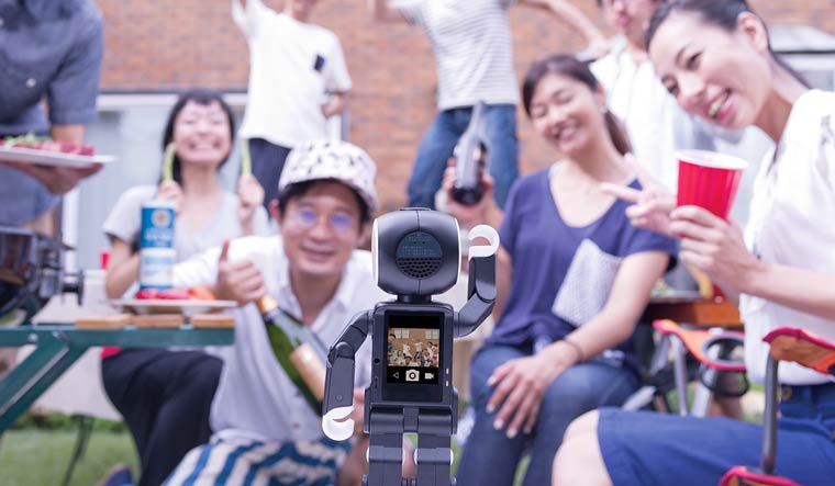 RoBoHoN, смартфон RoBoHoN, робот смартфон