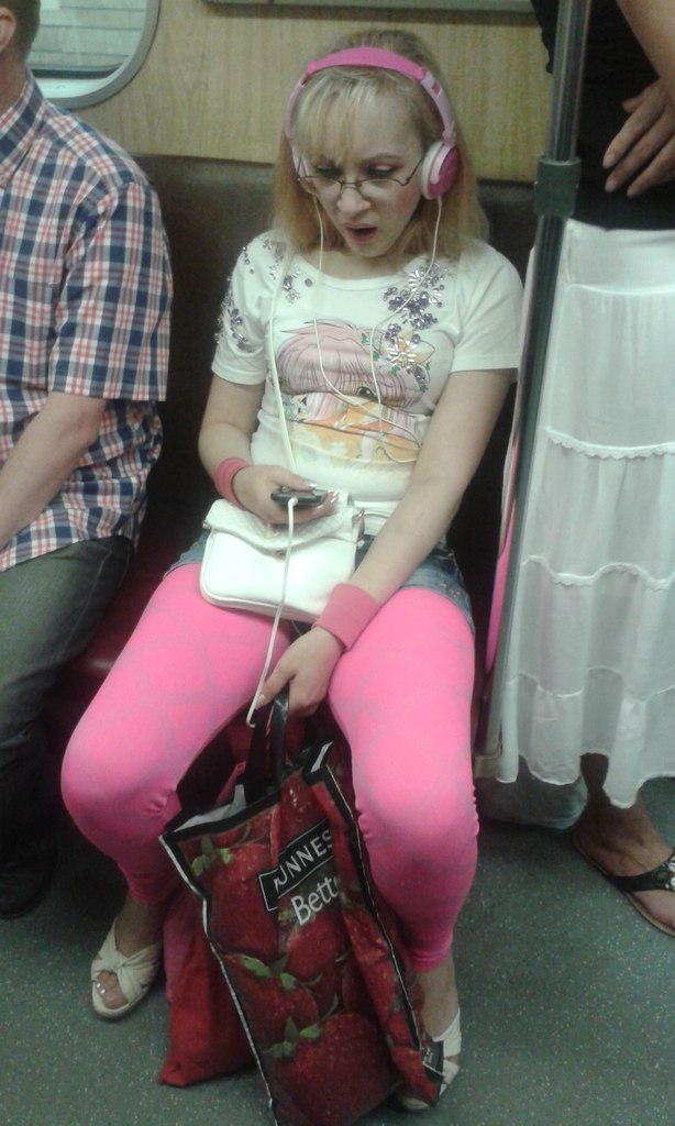 мода петербургского метро, мода метро, модники в транспорте, странные пассажиры метро 